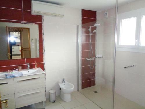 Maison De 2 Chambres Avec Vue Sur La Mer Et Jardin Clos A Pierre Chatel