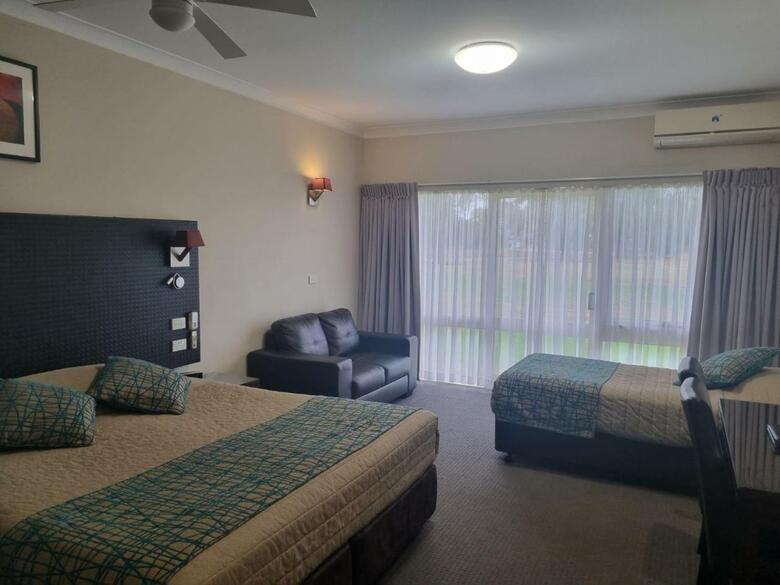 Australian Homestead Motor Lodge