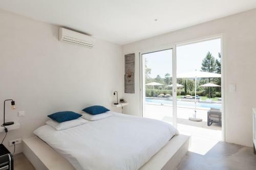 Grande Villa Design Avec Piscine Au Calme