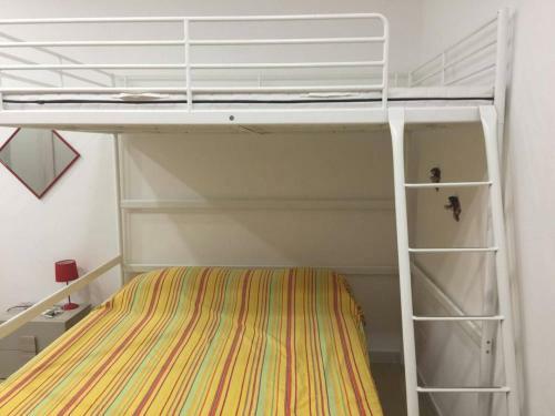 Holiday Home A Stones Throw From The Sea