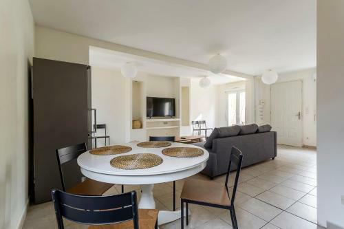 Maison Saint Bonnet De M�re Proche De L'eurexpo