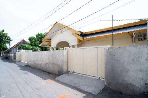 Hostal Koolkost At Jalan Ra Kartini Lombok - Minimum Stay 30 Nights