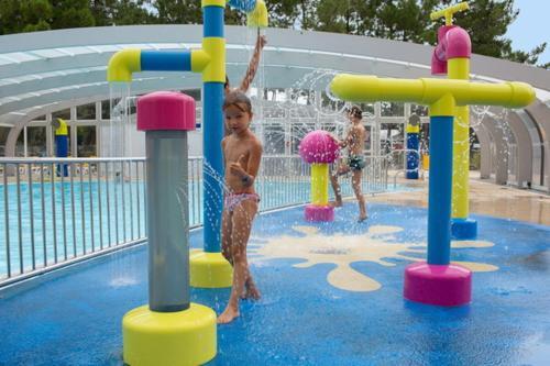 Charmant Mobile-home 6 Personnes - Camping 4*