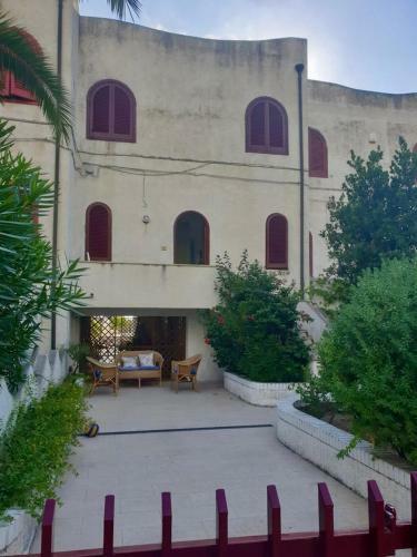 Casa Vista Mare Su Tre Piani Con Giardino
