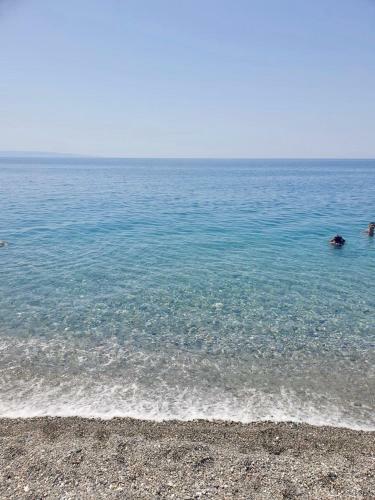 Casa Vista Mare Su Tre Piani Con Giardino