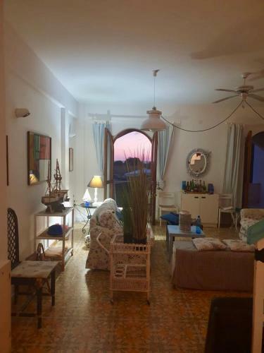 Casa Vista Mare Su Tre Piani Con Giardino