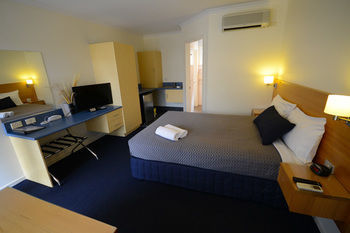 Hamilton Town House Motel