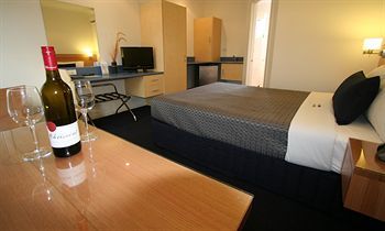 Hamilton Town House Motel