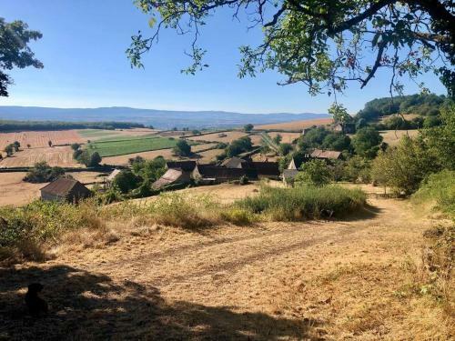 Characterful 3-bed House In Saint-ythaire