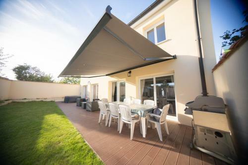 Villa Champenoise Yourhosthelper