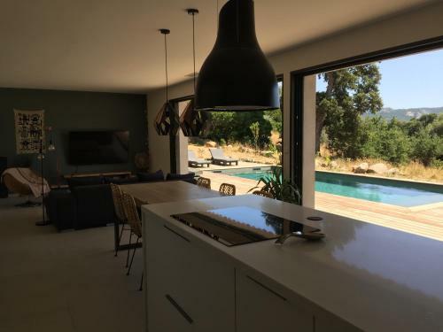 Villa 3 Chambres + Studio 8 Pers Avec Piscine