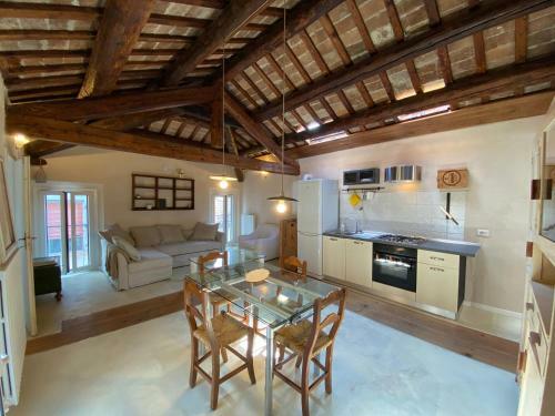 Apartamento Incastrum - La Soffitta In Centro