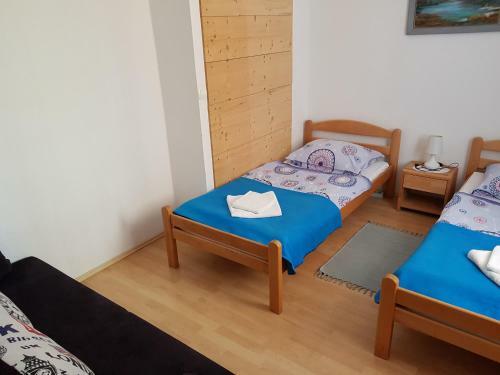 Hostal Vaznik Farm House Apartments