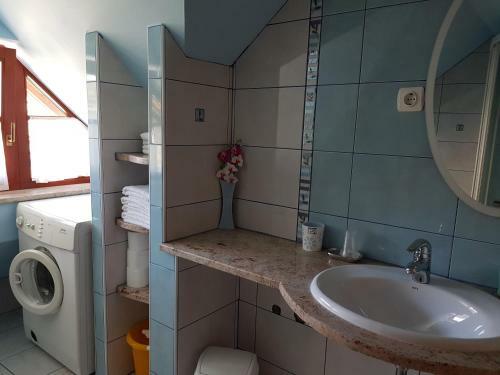Hostal Vaznik Farm House Apartments