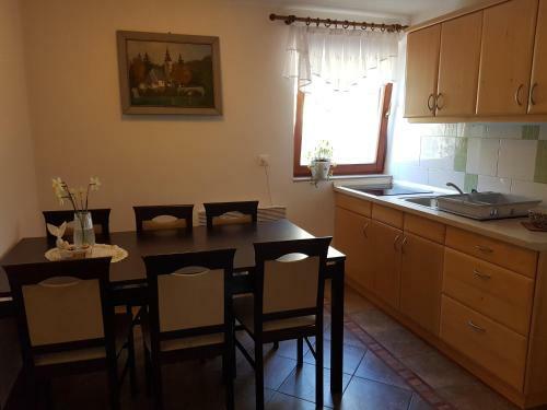 Hostal Vaznik Farm House Apartments
