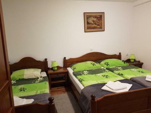 Hostal Vaznik Farm House Apartments
