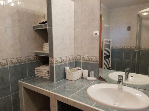 Hostal Vaznik Farm House Apartments