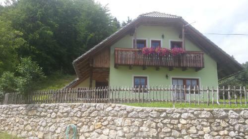 Hostal Vaznik Farm House Apartments