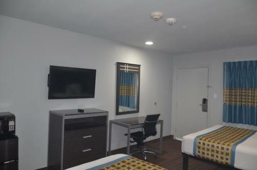 Motel Travelers Inn & Suites
