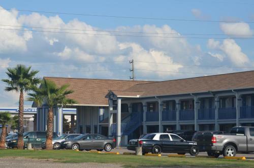 Motel Travelers Inn & Suites