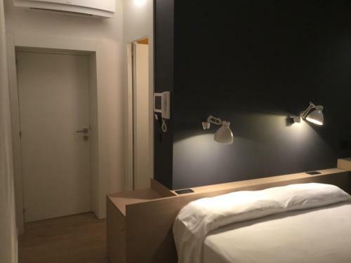 Hostal Acquapazza Restaurant & Room