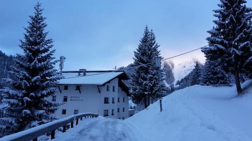 Hostal Gasthof Alpenrose
