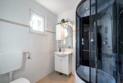 Beautiful Seaside Holiday Home Neda
