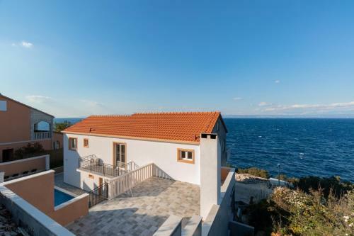 Beautiful Seaside Holiday Home Neda
