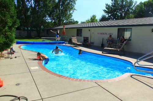 Sunrise Motor Inn
