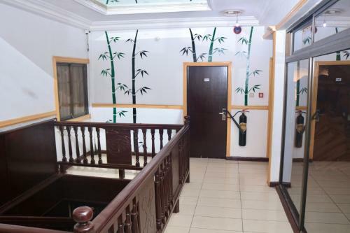 Airport Side Hotel