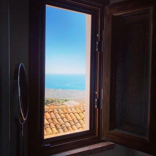 Hostal Perla Del Borgo Bed And Breakfast