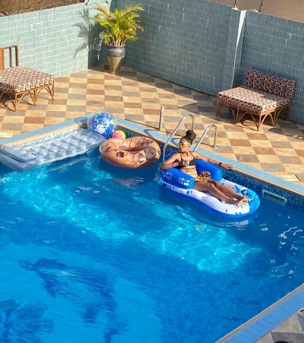 Urban Furnished Studio Apartment With A Pool