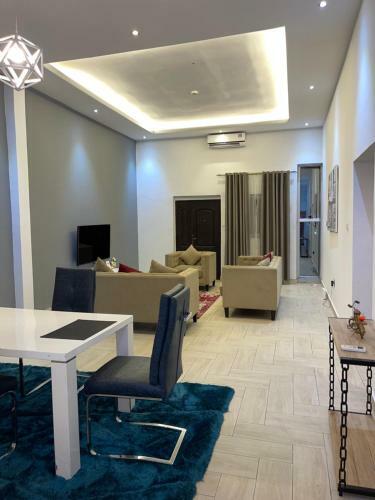 Luxury 3 Bedroom Fully Furnished Apartment