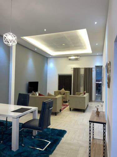Luxury 3 Bedroom Fully Furnished Apartment