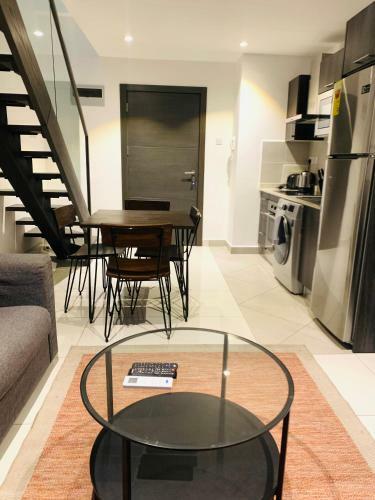 Big Luxury Apartment At Embassy Gardens