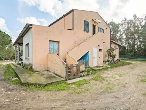 Rustic Villa In Santa Giusta With Garden