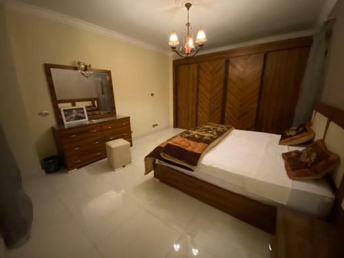 Modern Design & Large Apartment In Front Of Giza Pyramids