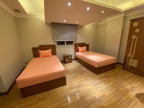 Modern Design & Large Apartment In Front Of Giza Pyramids
