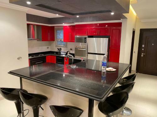 Modern Design & Large Apartment In Front Of Giza Pyramids