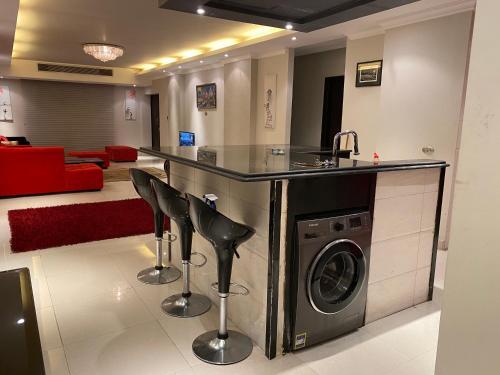 Modern Design & Large Apartment In Front Of Giza Pyramids