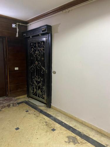 Modern Design & Large Apartment In Front Of Giza Pyramids