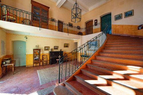 Location Prestige 400 M2 Dans Ch�teau En Provence