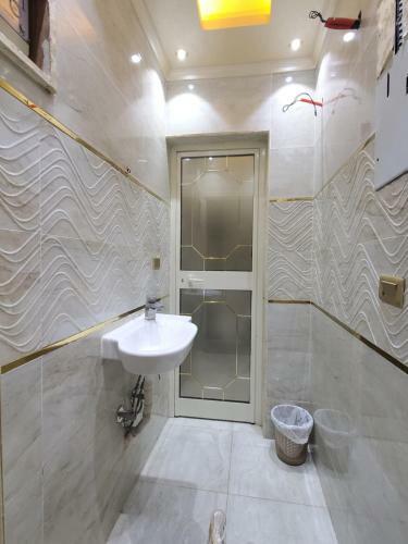 Al Mazyona Apartment Comfortable And Spacious, Suitable For Families