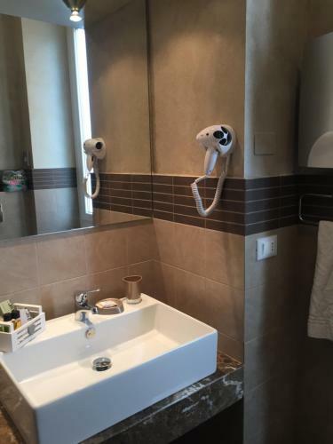 Hostal Les Chambres De La Place