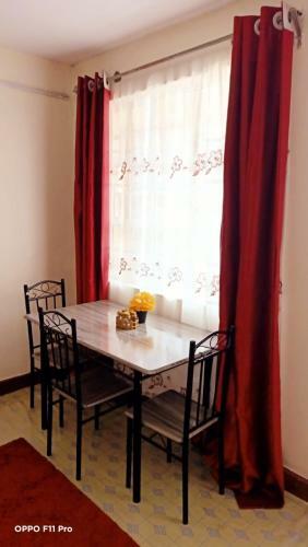 Apartamento Megs Place -maroon - Embu Town