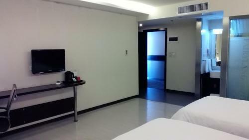 Fairyland Hotel Dongfeng Plaza