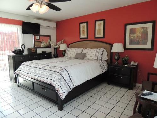 Bed & Breakfast Casa Larrea Inn