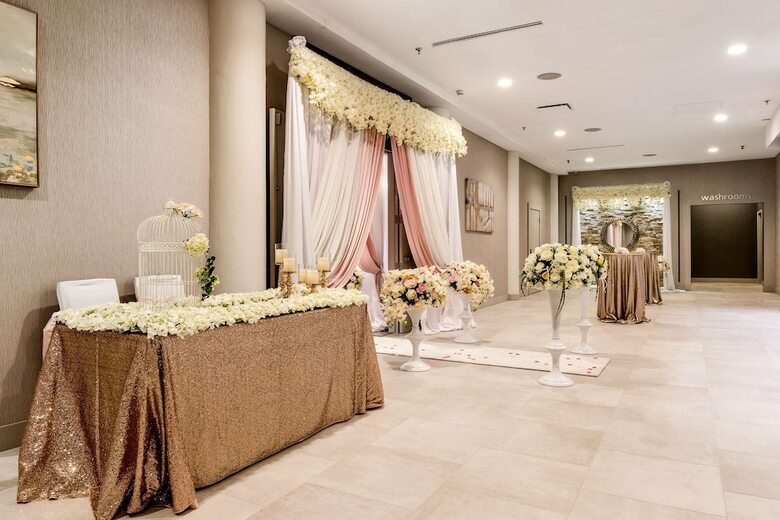 Coast Plaza Hotel And Conference Center