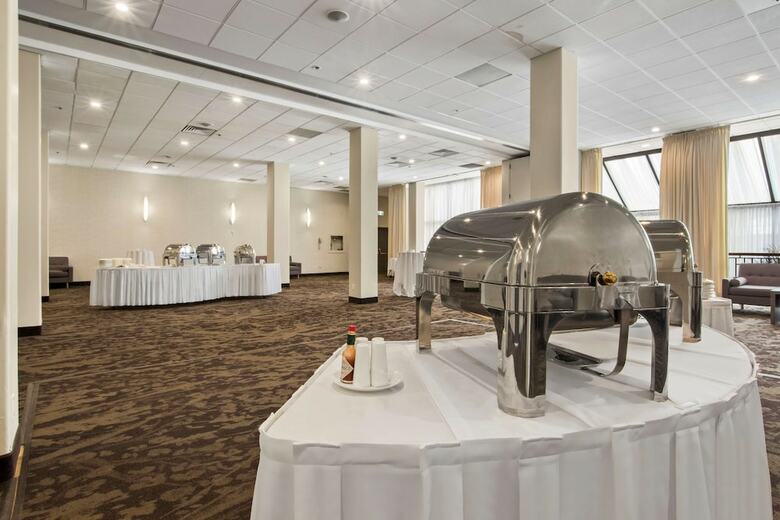 Coast Plaza Hotel And Conference Center