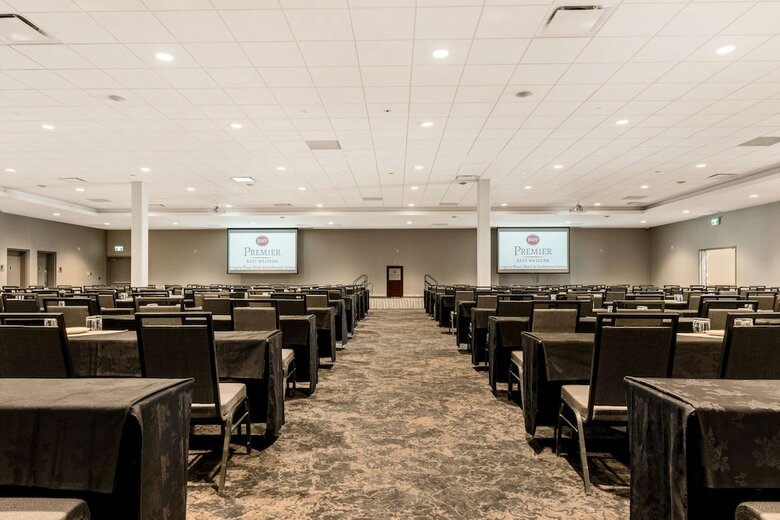 Coast Plaza Hotel And Conference Center